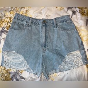 Hollister Size 5 Ultra High- Rise Vintage Relaxed Mom Short 3”